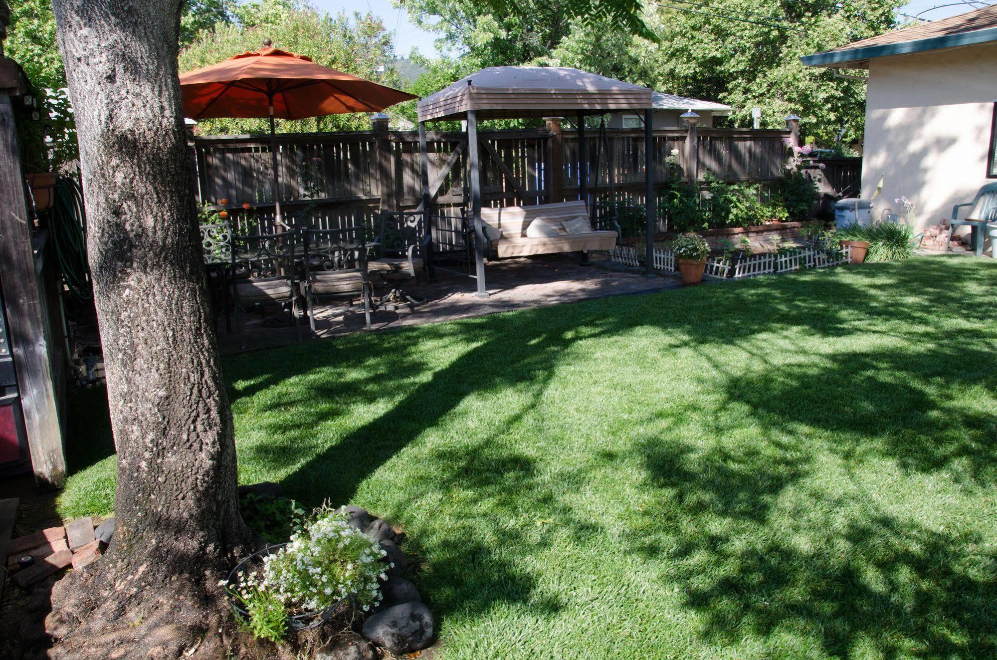 Carlin'S Cottage Court Calistoga Exterior photo
